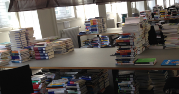 Bücherberge an der Frankenstrasse
