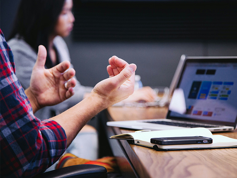 Déjà-vu im Stand-Up Meeting? Wie präzisere Kriterien, Logbücher, Smileys und Peer-Grading helfen, Gruppenarbeiten fairer zu bewerten