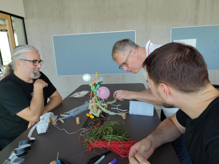 Workshop Café mit Andres Wanner – Konkret werden: überfachliche Skills mit Workshop Materialien üben