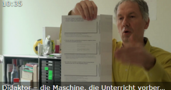 Eine Maschine, die für Dozierende Unterricht vorbereitet