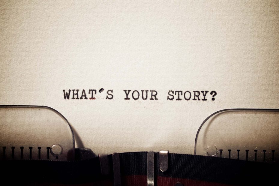 Papier in Schreibmaschine mit geschriebenem Text "What's your Story?"