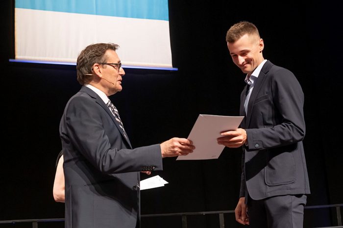 Gratulation an Miro Patocchi – Preis für die beste Abschlussarbeit in der Studienrichtung Gebäudehülle