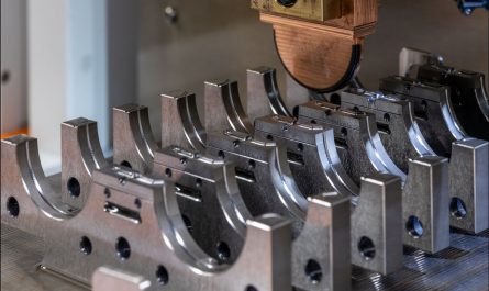 Senkerodieren: ein präzises Fertigungsverfahren, bei dem elektrische Entladungen verwendet werden, um leitfähige Materialien zu formen.