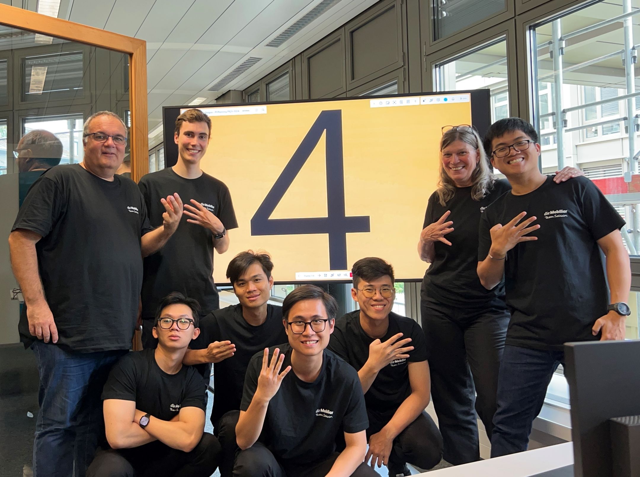 Agiles DevOps Team - hybride aufgestellt mit Mitarbeitenden aus der Schweiz und Vietnam