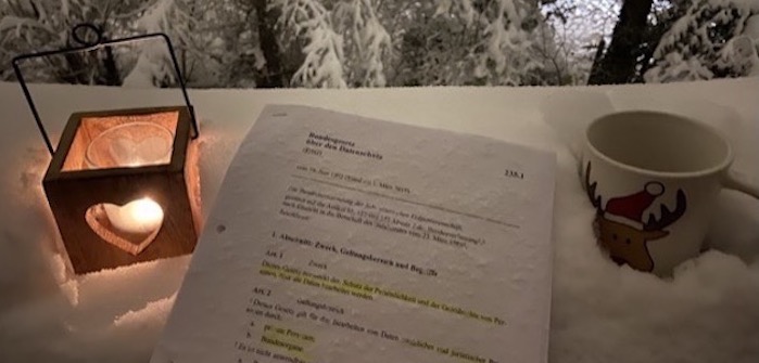 Deine Lektüre für lange Winterabende: Tipps zum Lesen von Gesetzestexten