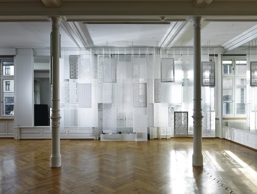Beleuchtete Rauminstallation der Hochschule Luzern im Textilmuseum St. Gallen