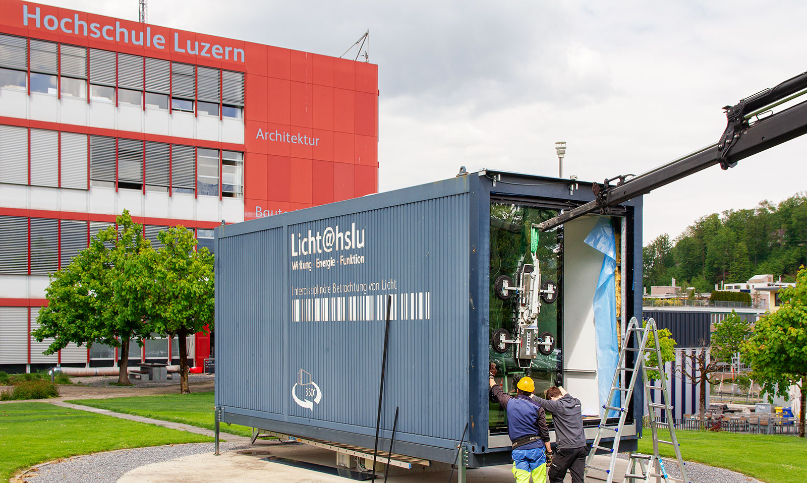 Neue Fensterfront für den LichtMessContainer