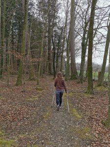 Nordic Walking im Wald 