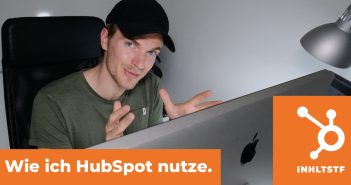 Joel vor seinem Mac-Computer. Er erklärt, wie er HubSpot nutzt.