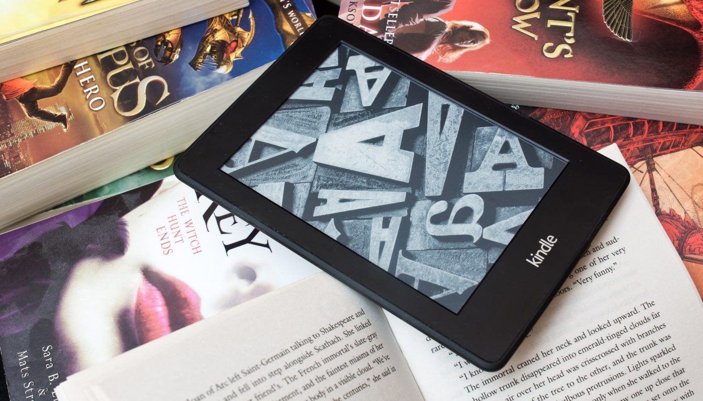 Pin de Terez Badger em Books <3  Diários de leitura, Ideias de marcador de  livro, Capas kindle