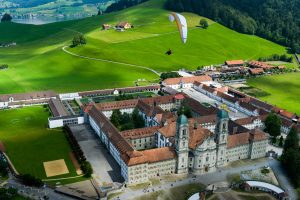 Drohnenaufnahme vom Kloster Einsiedeln