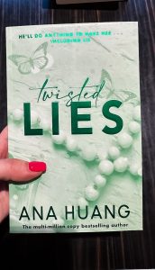 Twisted Lies, Ana Huang, Buch, Fake Dating Trope