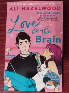 Love on the Brain, ALi Hazelwood, Buch, Grumpy x Sunshine Trope