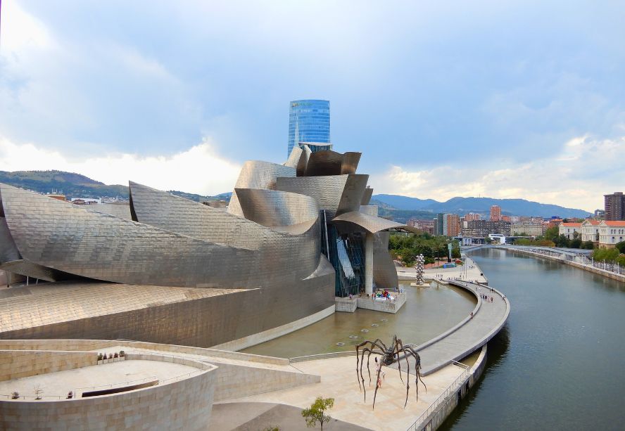 A picture of the Guggenheim Museum in Bilbao.