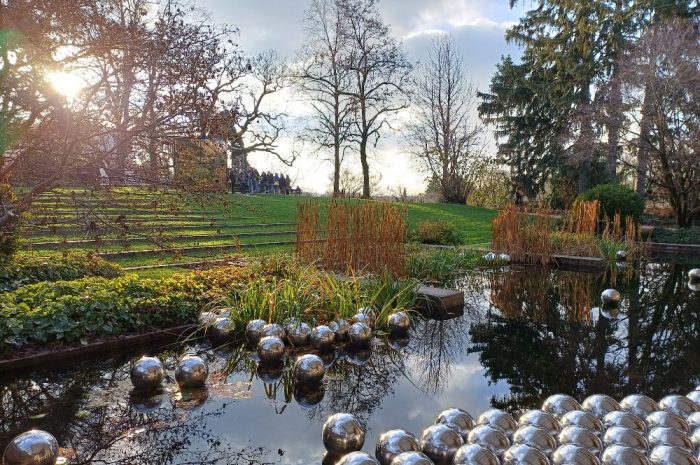 „In Yayoi Kusamas visionärer Welt – 30 Minuten in der Fondation Beyeler, in denen die Zeit dahinschmilzt“